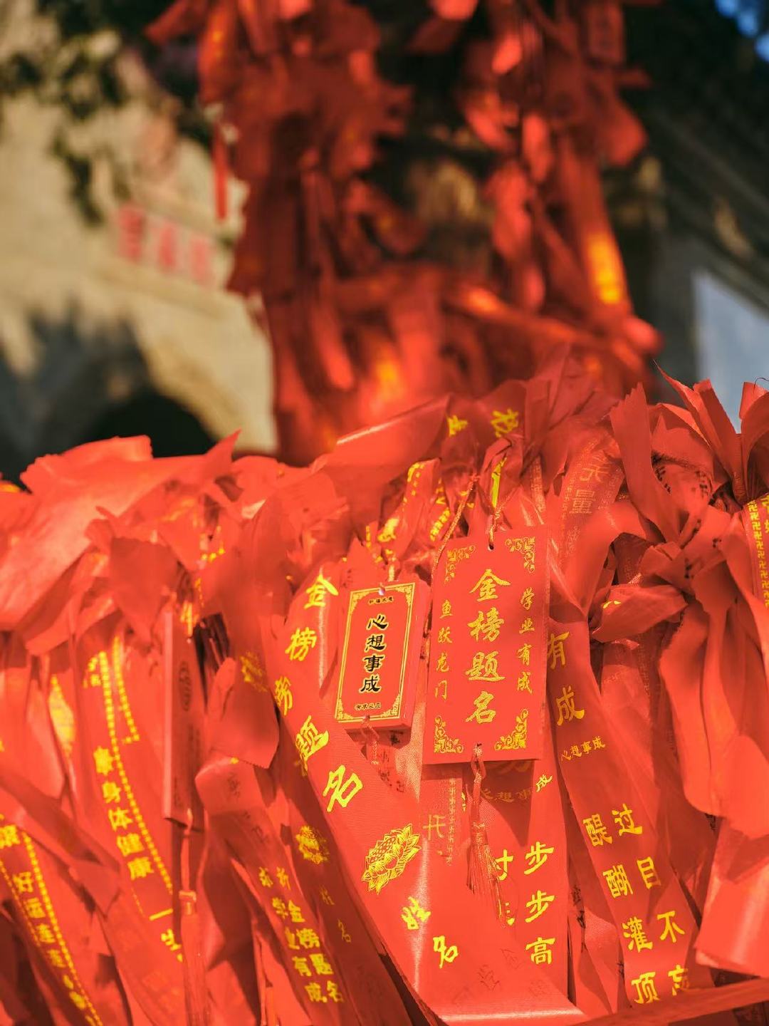 以前总觉得“好运”是心理安慰，直到拿到满意的成绩再来辽宁大孤山。在砖雕五福前停下