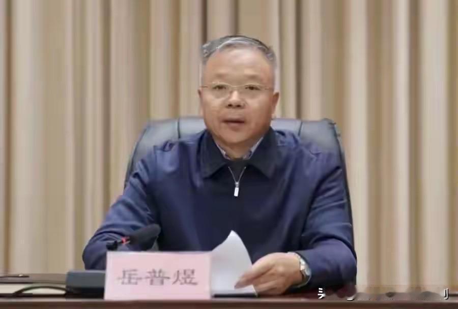 退休不等于进了“保险箱”！卸任3年又被查，这个人68岁了还要踩几年缝纫机！

2
