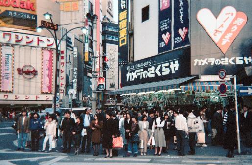日本，从1990年开始，用整整35年的时间替我们试完了所有的错误答案：从房地产泡