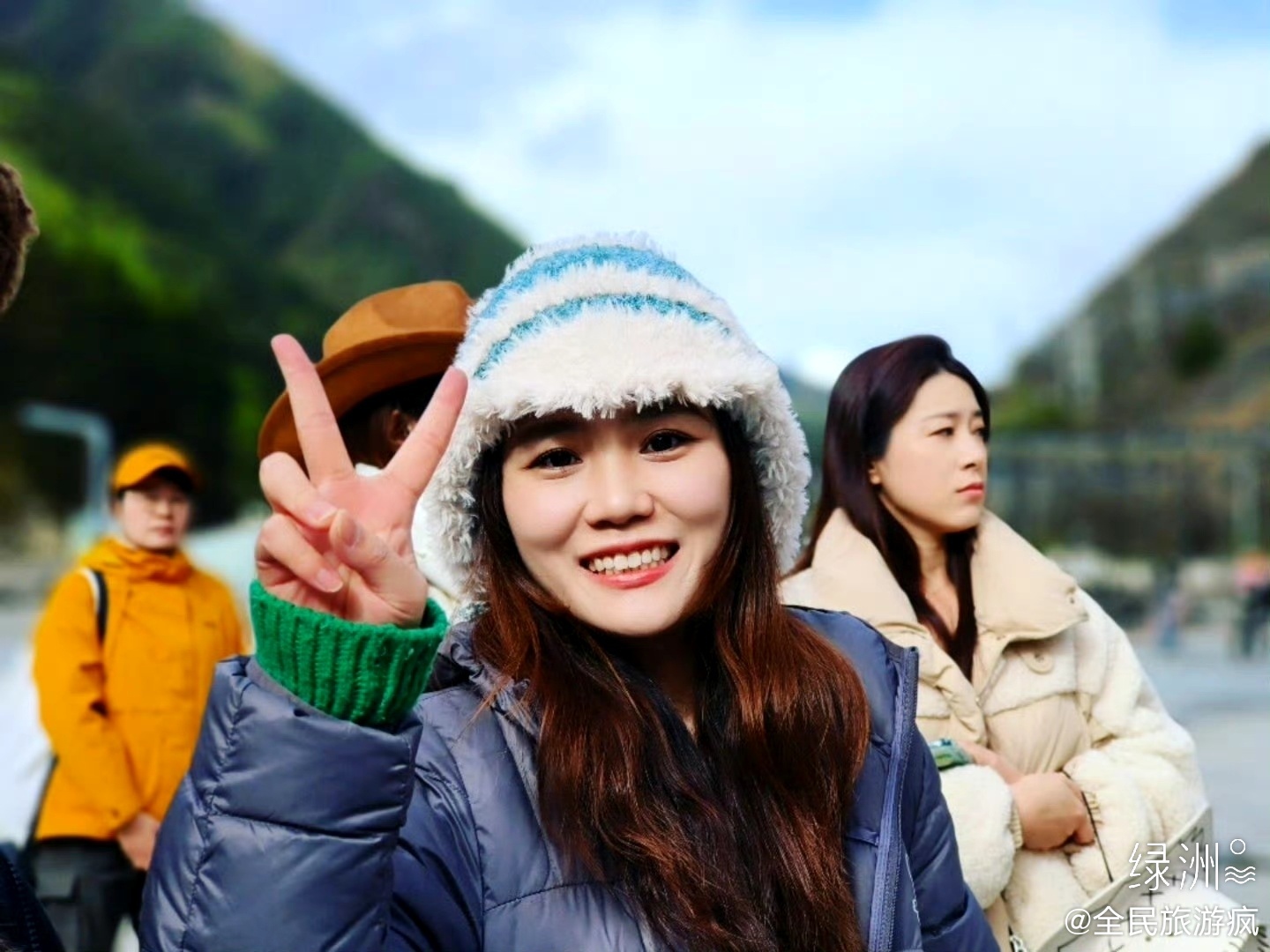四姑娘山景区·夏日避暑首选地 七月末的四姑娘山景区，绿意正浓气候宜人。作为世界地