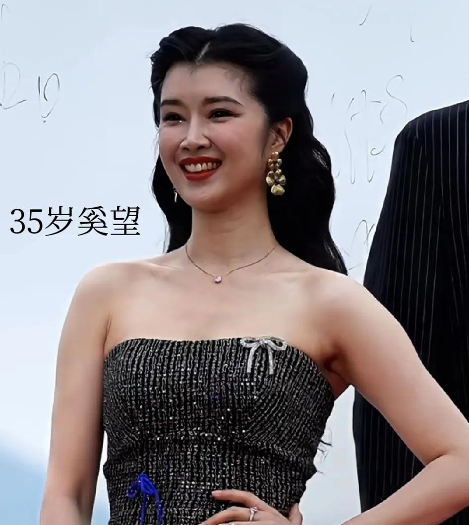 网友说：“茹萍才59岁，这状态看起来有点长得着急，奚望35岁了还年轻”。
我觉得