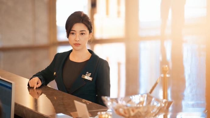 欠许蜜语的这两巴掌虽迟但到没有无缘无故的隐忍，只有迟来的清算，许蜜语默默看着一切