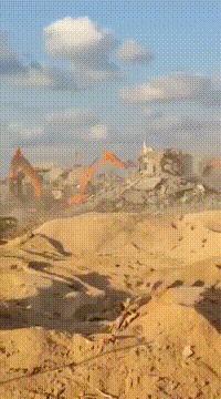 当地时间2025年9月27日，以色列国防部下属北方旅雇佣了大量挖掘机，推土机工人