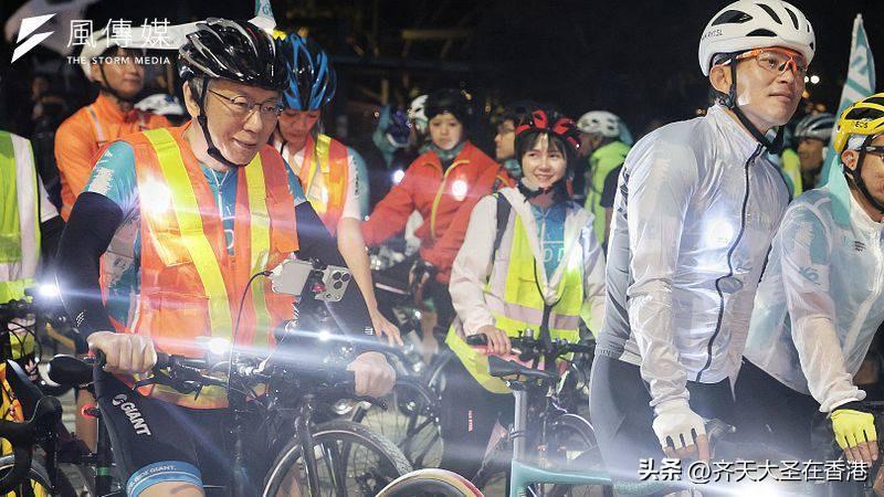 柯文哲戴「电子脚镣」拚一日北高！自嘲像绑铅袋练功　沿途小草泪喊：阿北加油！

民