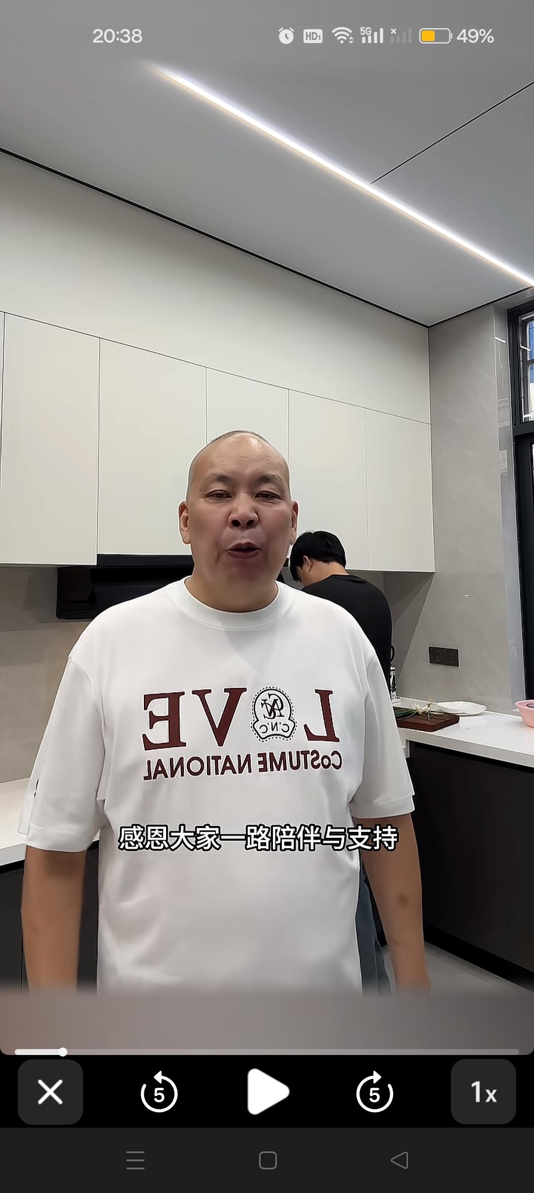 今天立秋，历爸感谢每一位粉丝朋友对他们事业的支持😍

历爸人品端正，把侄子当自