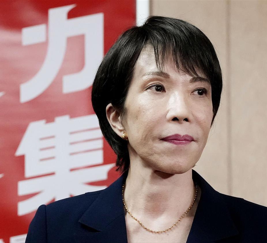 迟迟等不到北京贺电后，日本新首相高市早苗公开道歉，日本社会面临巨大难题。

高市