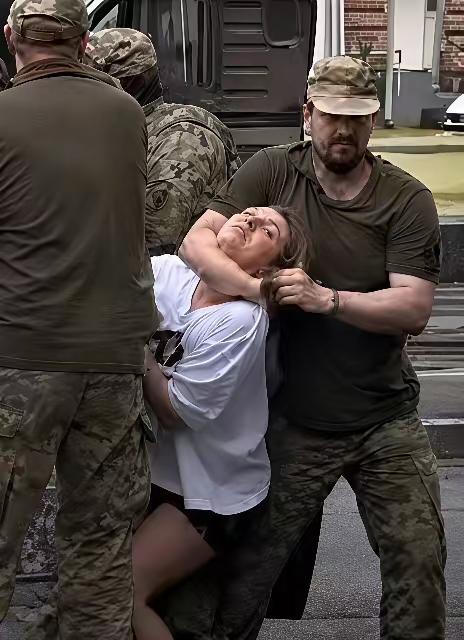 ​战争对乌克兰来说是多么的可怕，他们需要的是更多士兵参加战争，可是乌克兰却没有太