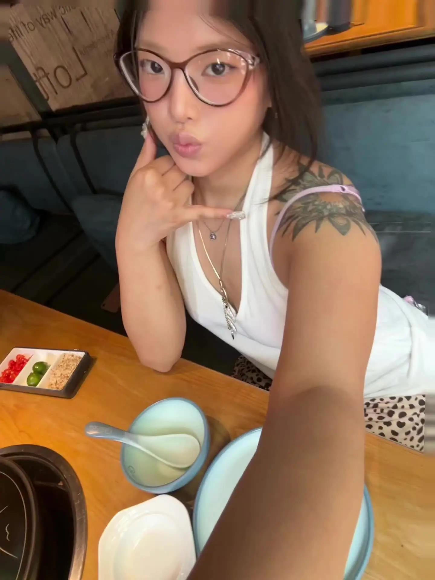 白女感