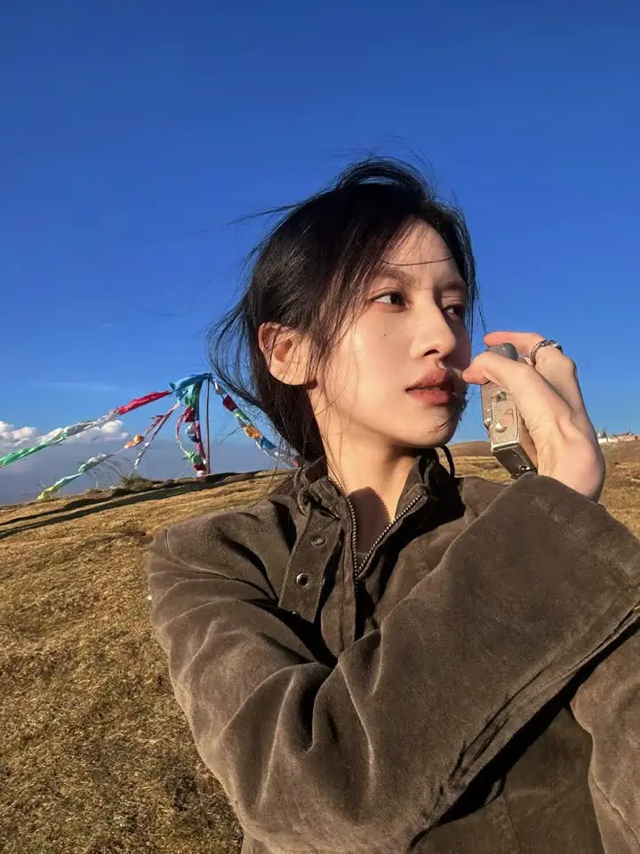 我决定 重新爱上阳光 空气 白开水 我决定做一个照照镜子就能开心一整天的人