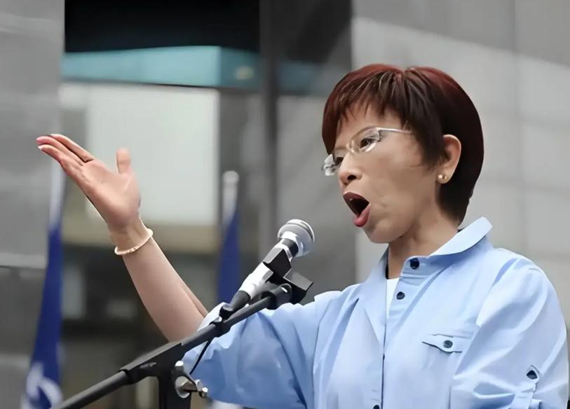 洪秀柱露出真面目了！强调统一是国民党的目标，而不是现在的口号。

麻烦看官老爷们