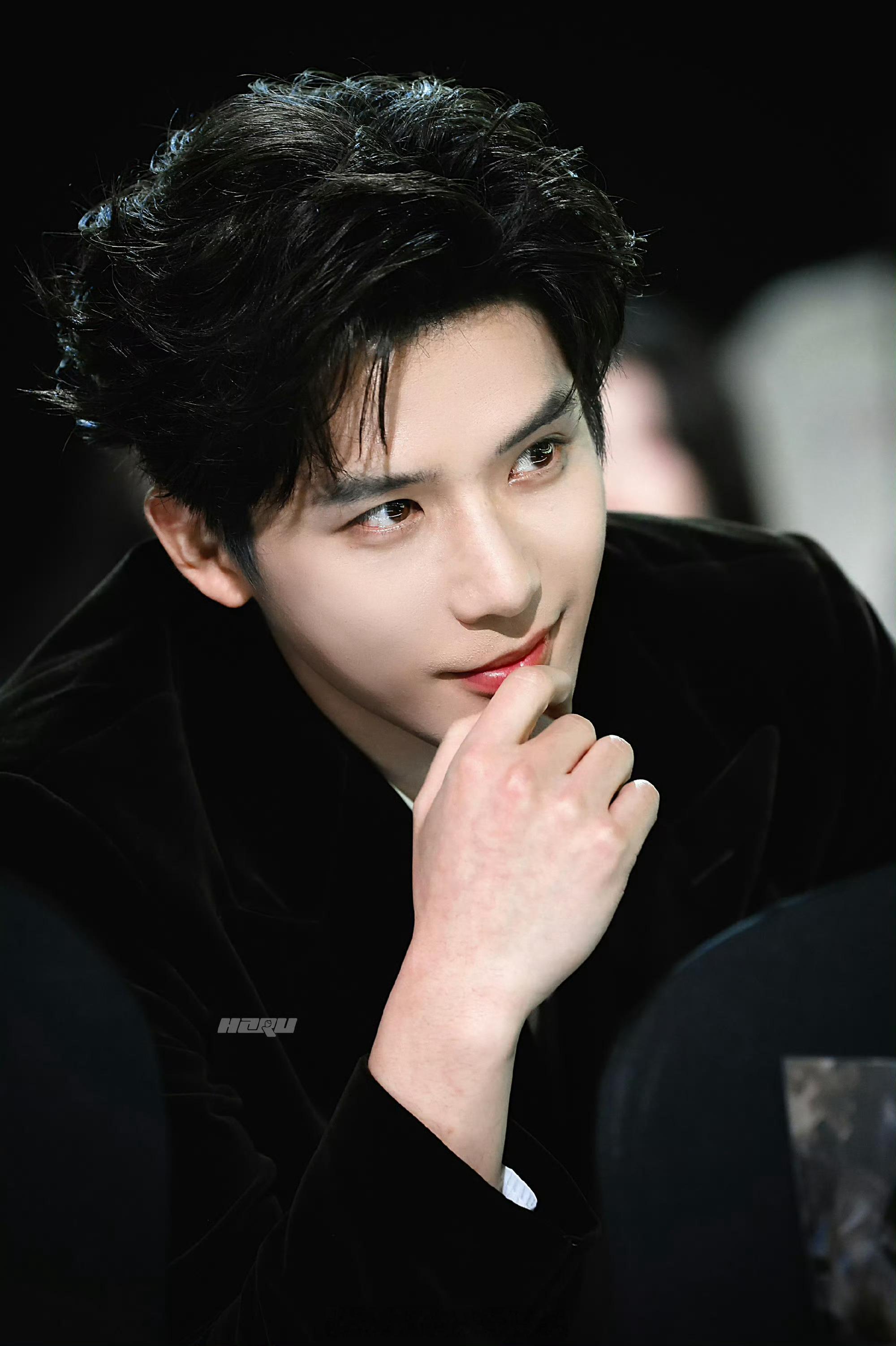 王安宇竟然有160斤这张脸怎么看都没有160斤啊 