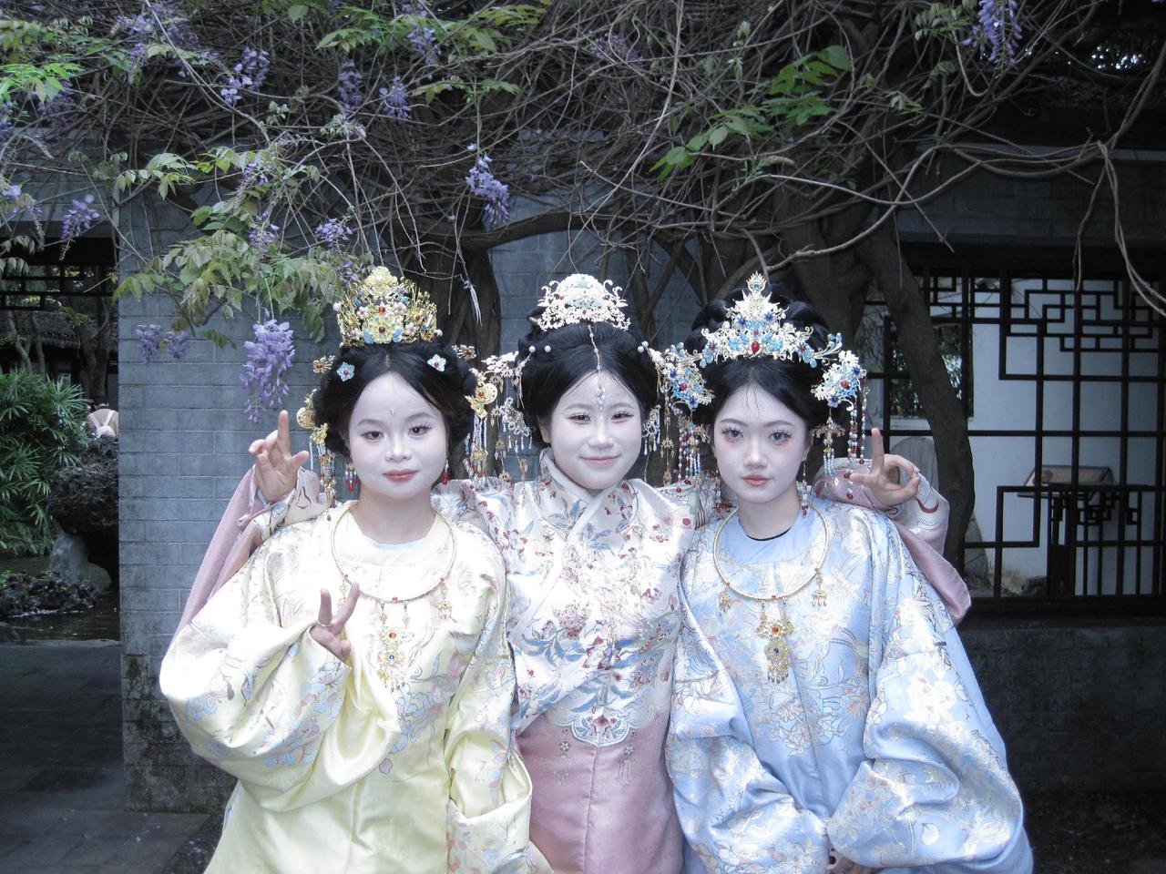 公园随手拍的小姐姐穿着汉服走天下 一直在一起的人才值得炫耀 原来穿上古装也可以这