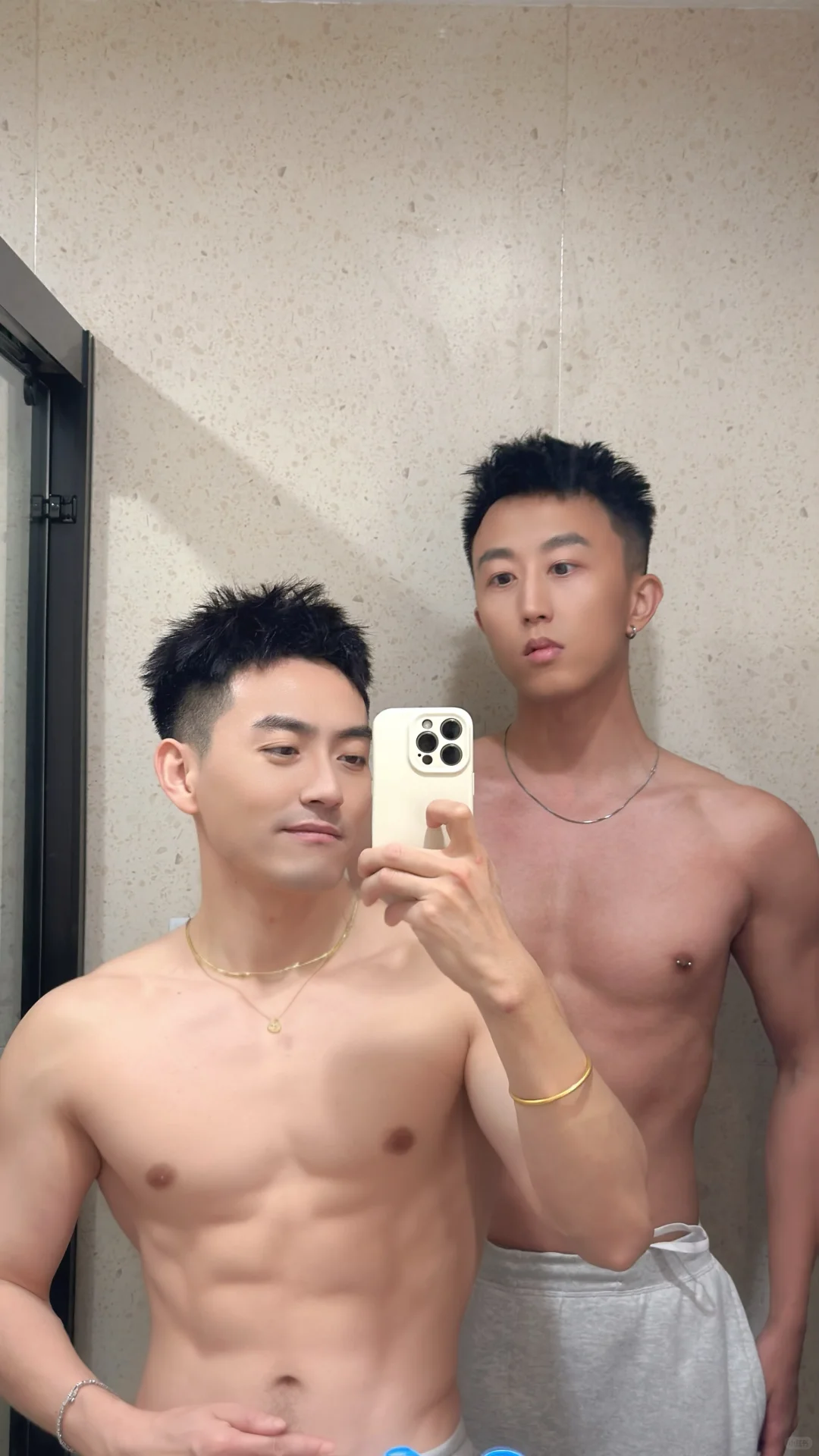 又1️⃣个健身搭子！练完了怼镜拍～