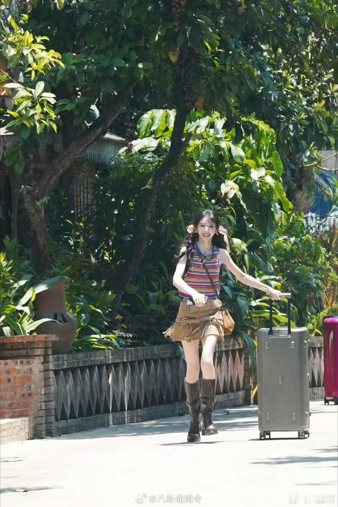 田曦薇发了22个找字小田公主在线疯狂输出二十二个找，满心好奇到底想要寻找到什么线