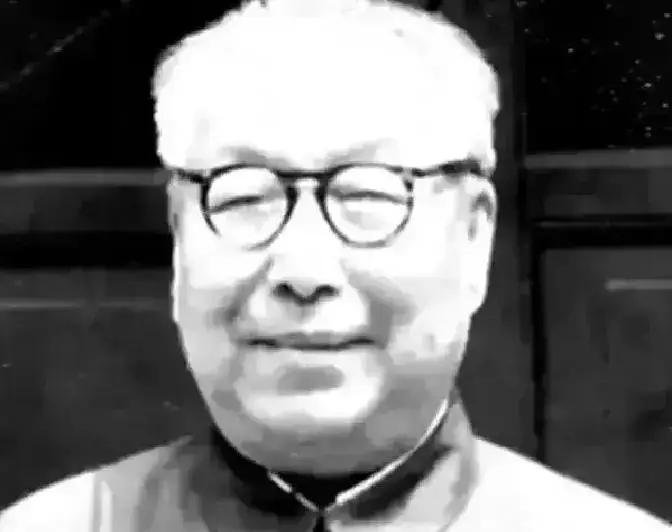 1988年农民朱海清在地里干农活，村长气喘吁吁跑来：“别干了，快回去，你家来了个