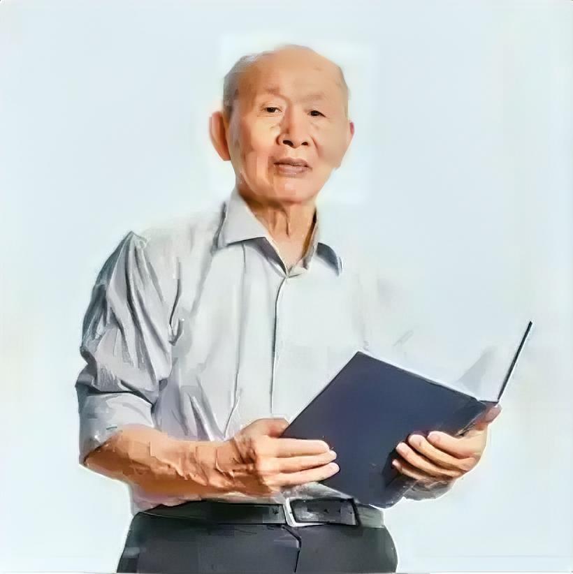 崔崑院士家庭和睦，他生活作息有规律，粗茶淡饭“七八分饱”，他乐观，他终身学习抗衰