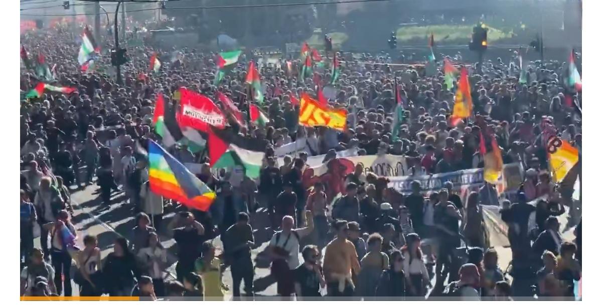 意大利罗马今日至少有25万人参加了声援加沙的游行活动