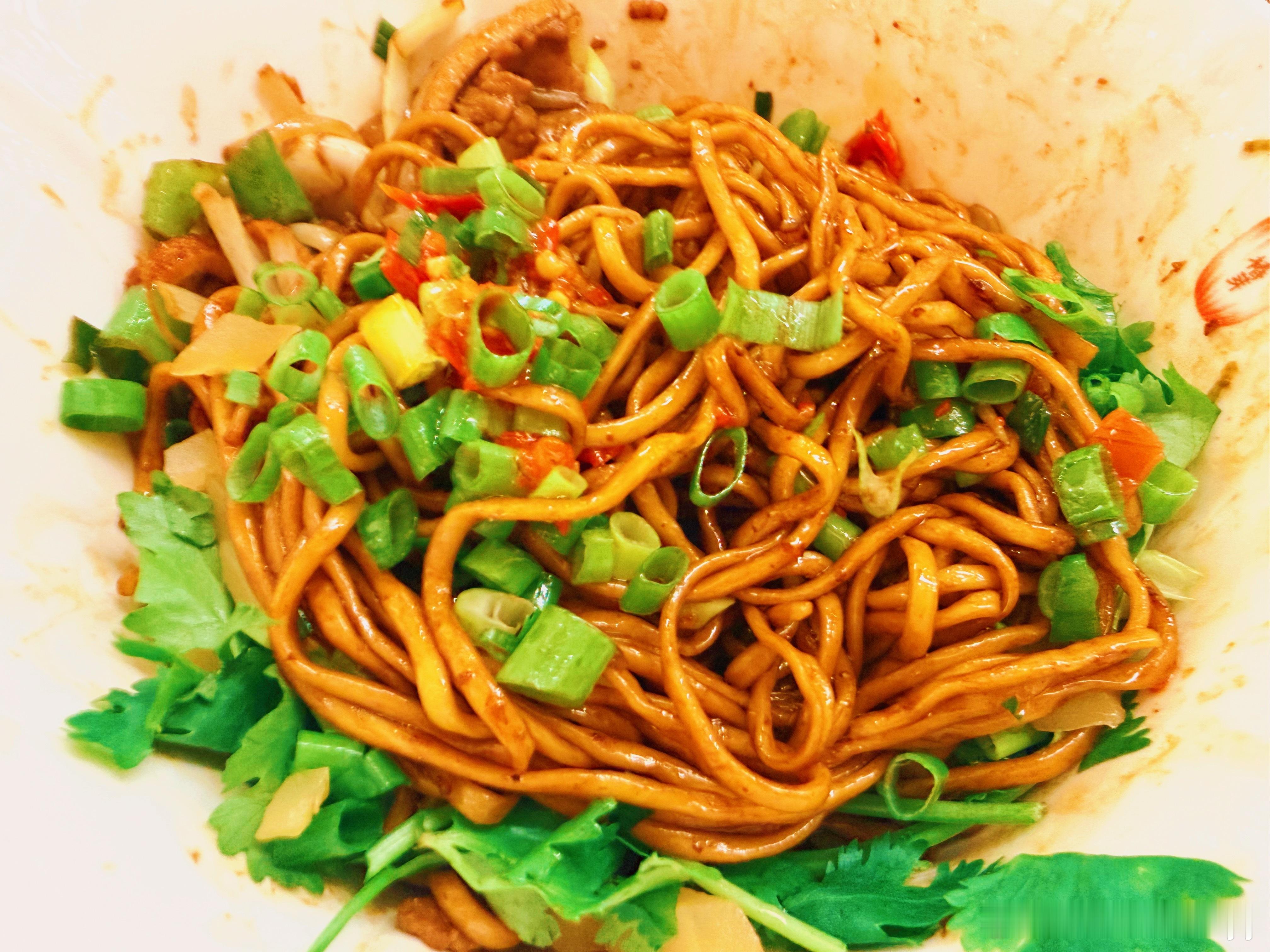 今天也是拼了，一下去了好几家开启吃吃喝喝🔛台式卤肉饭一般，盐酥鸡味道可以，还有