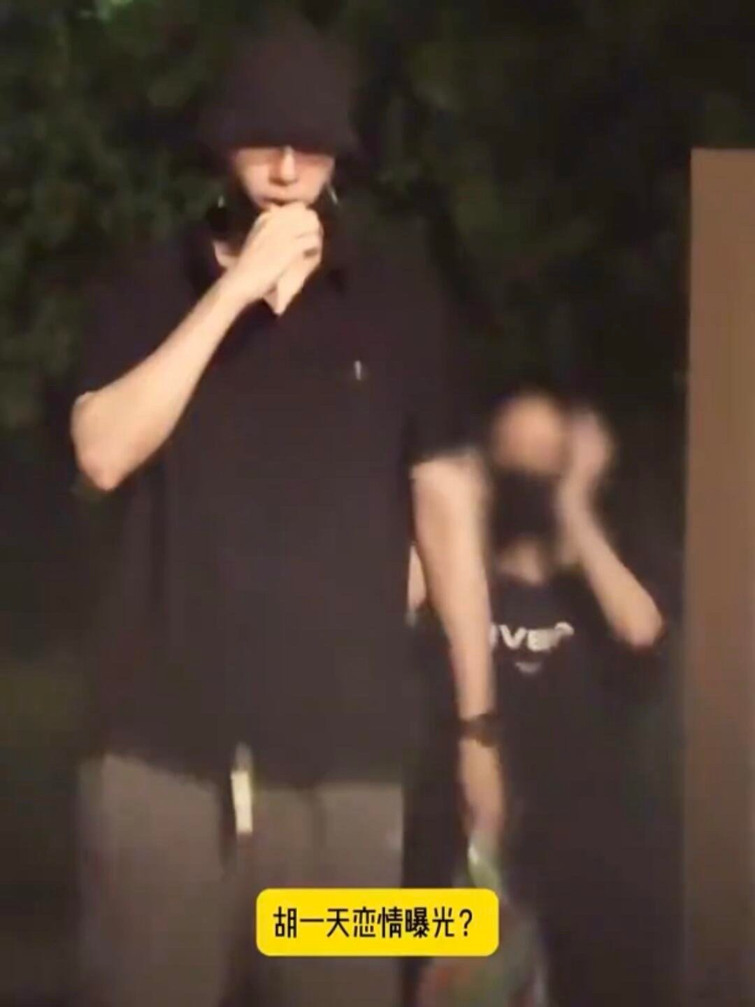 曝胡一天新恋情这剧不是才刚开机…就爆恋情🍉？让子弹飞会儿…没准有澄清 ​​​