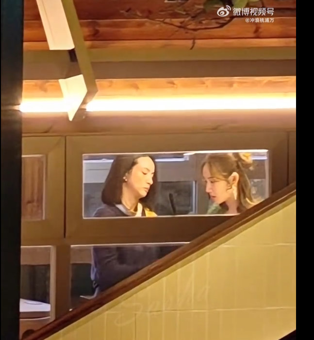 武汉偶遇林依晨张艺凡偶遇林依晨张艺凡拍电影刷到武汉偶遇的画面，瞬间被林依晨和张艺