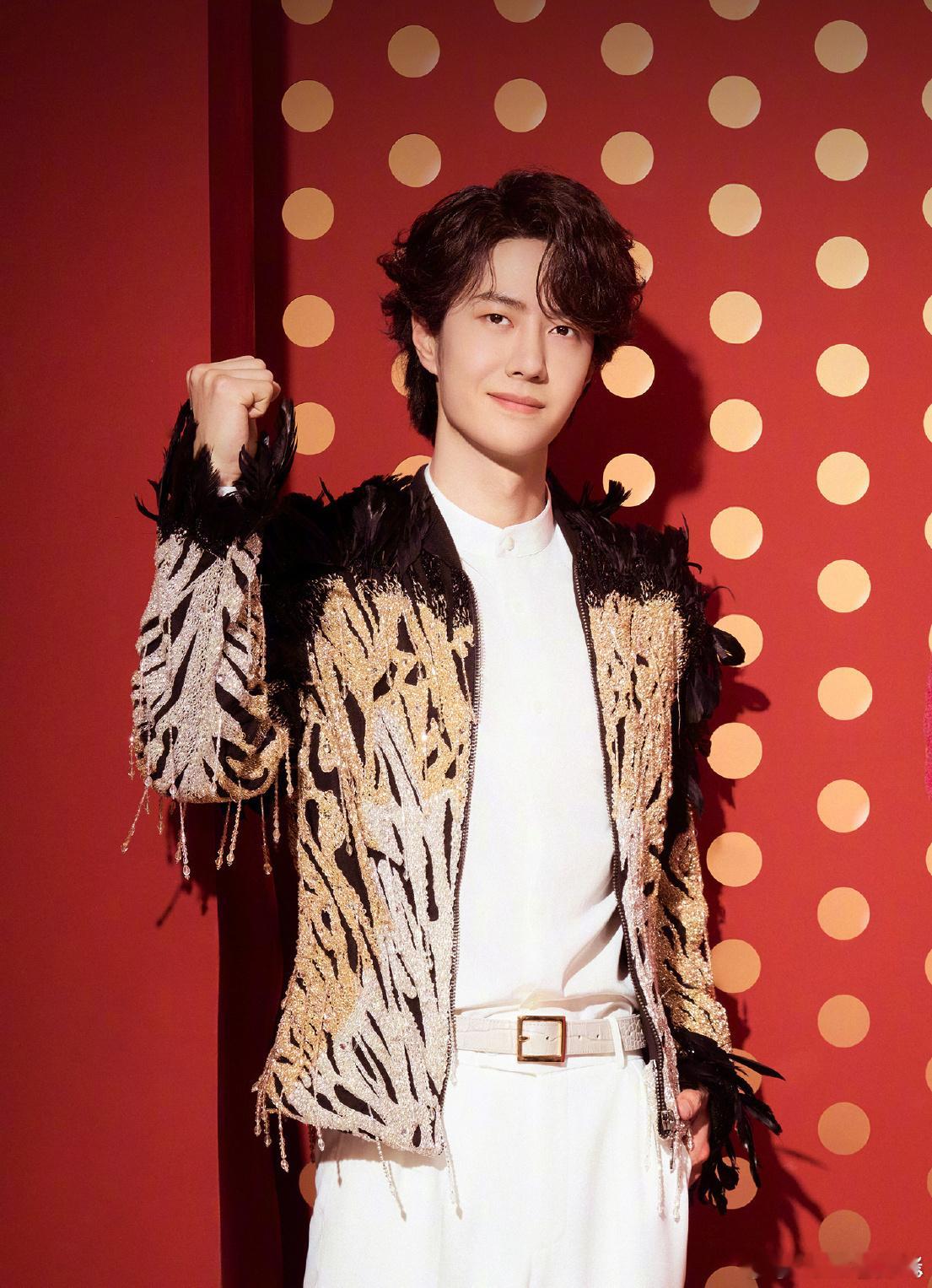 谁把漫才兄弟放王一博后面的 谁懂啊！王一博舞台刚燃完，漫才兄弟立刻接梗，颜值暴击