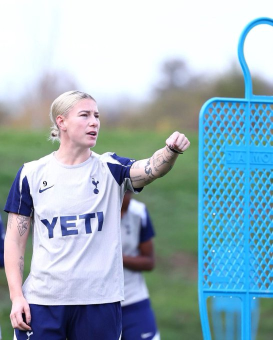 队长贝瑟尼·英格兰是英超女足历史上对阵升班马球队进球最多的球员，21场打入20球