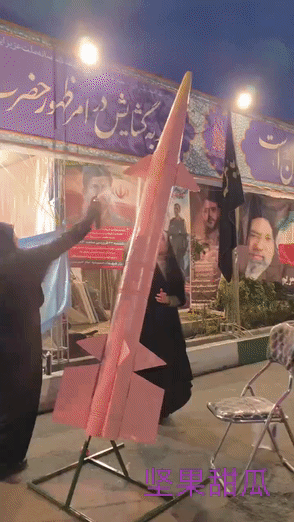 伊朗国内庆祝节日，导弹和无人机由女子民兵展示，把这些装备交给他们，可以充分提升女