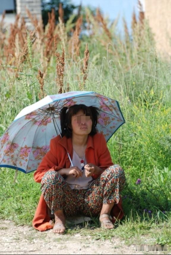 河南上蔡县，一老汉在路上遇见本村的一个患有精神疾病的妇女，便将其哄骗到家中，想要