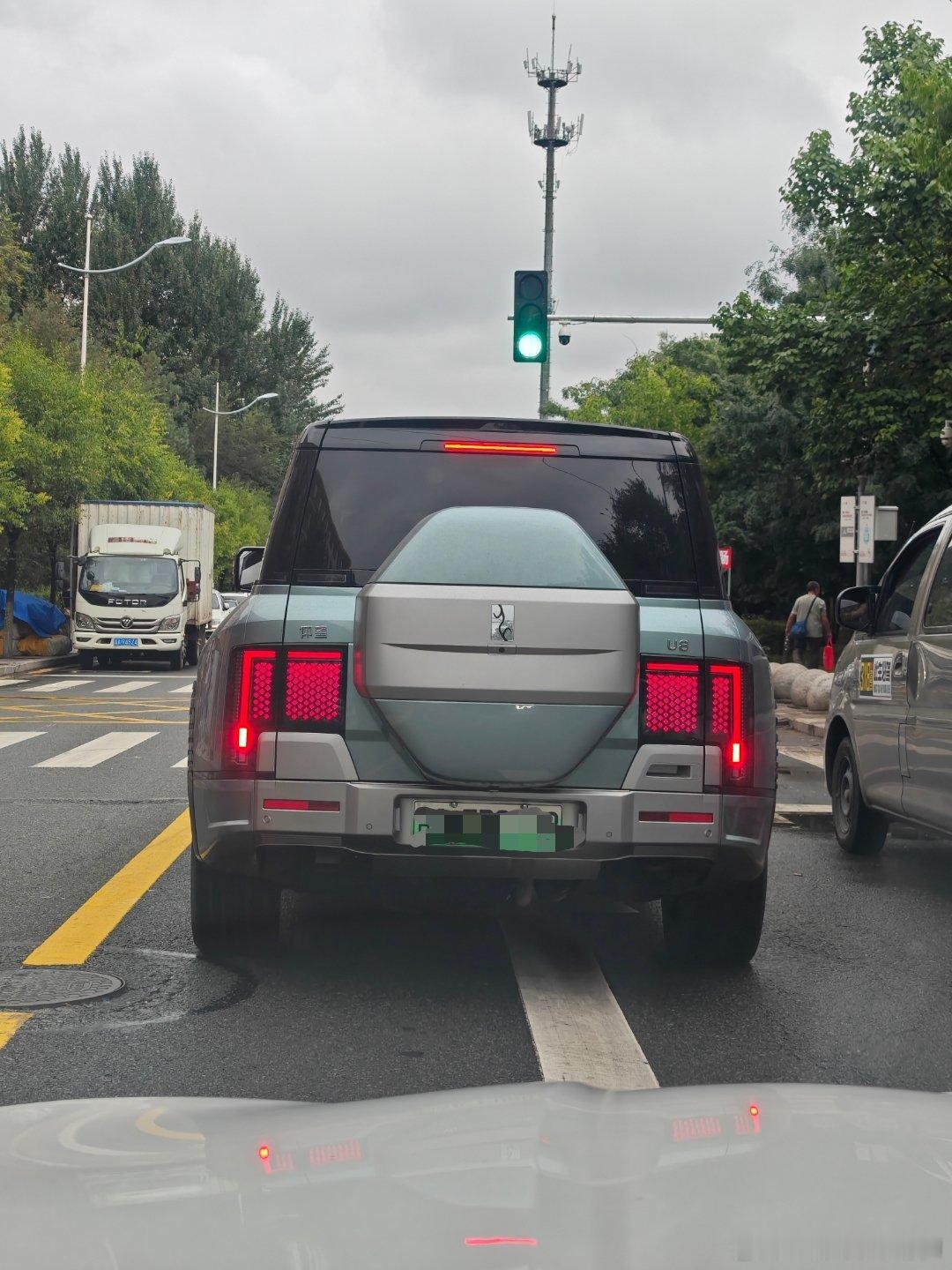 仰望u8 这低位刹车灯怎么这么mini呢？大v聊车 ​​​
