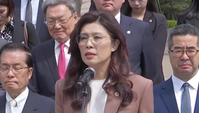 国民党落实大陆十项惠台政策就是快，在短短不到十天时间，第一批访问大陆的青年团体就