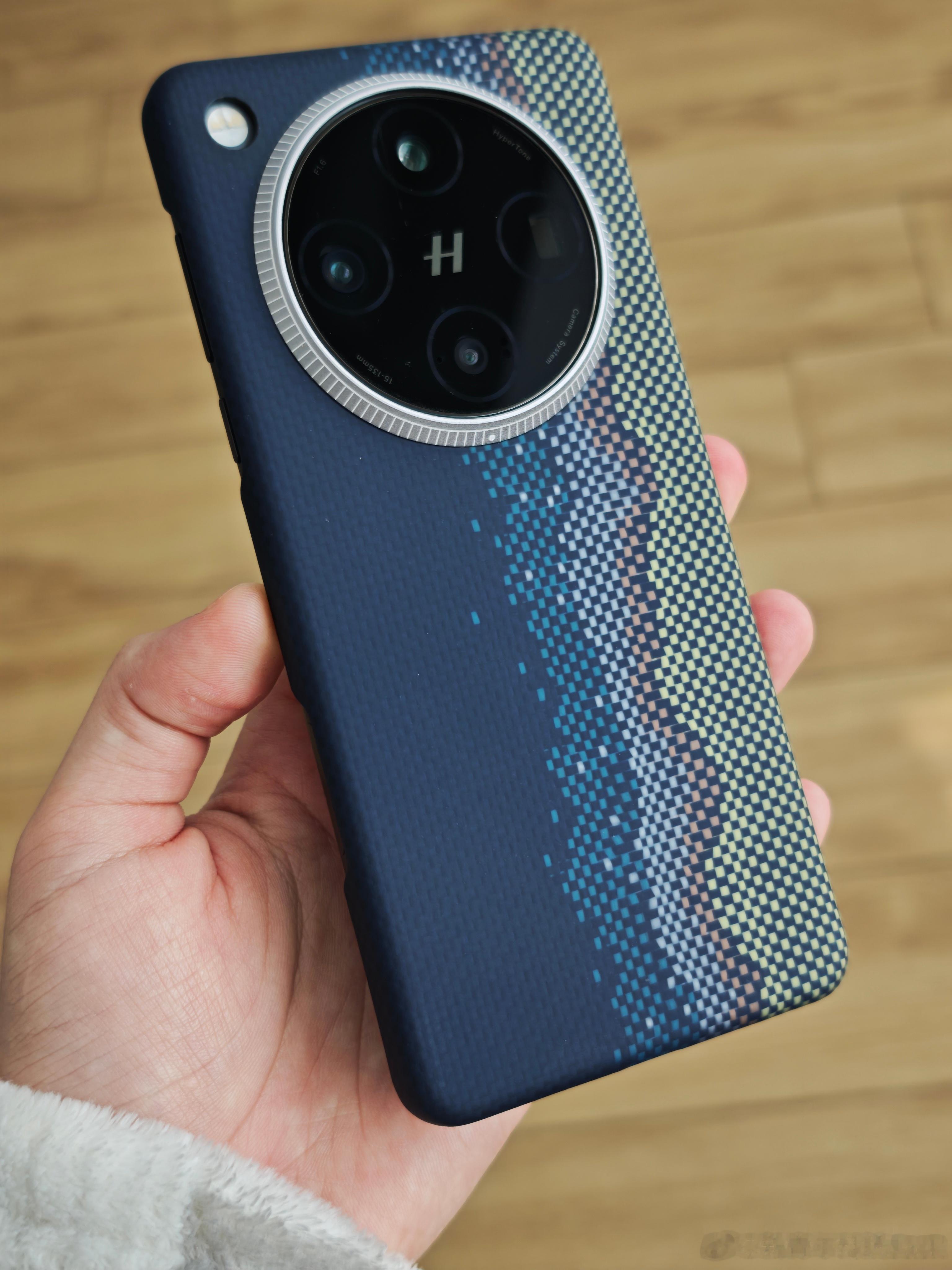 收到了OPPO联合爱否整的OPPO Find X8Pro手机壳，轻薄还做了磁吸，