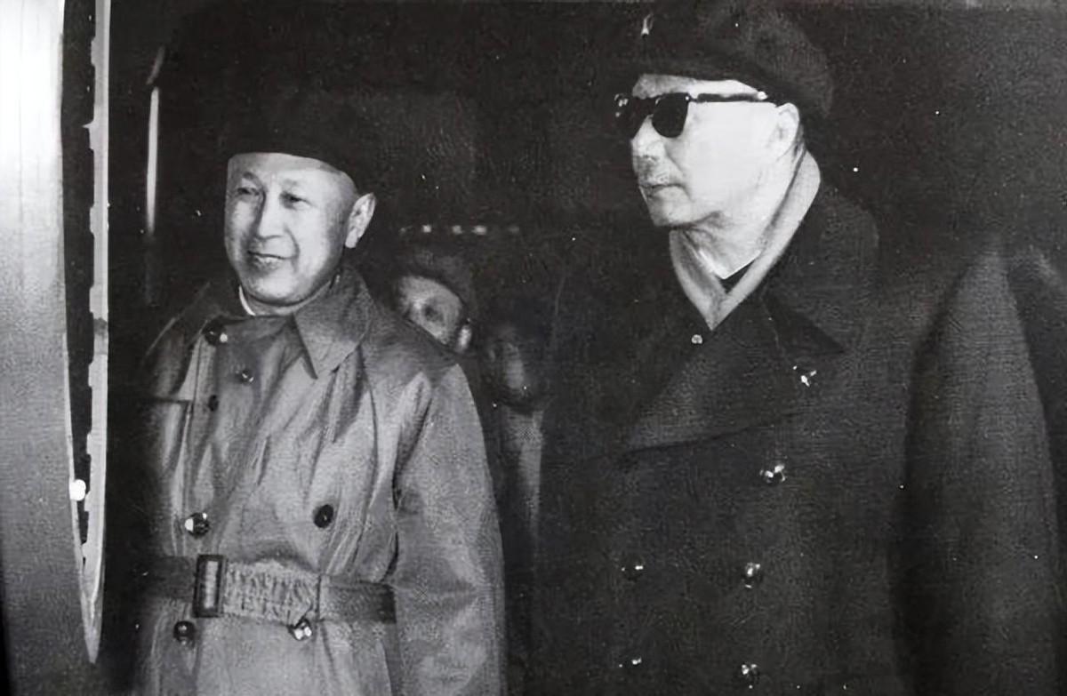 1956年钱学森乘坐蓝色专车出席会议，聂荣臻见状反应强烈，为什么立即要求车子更换