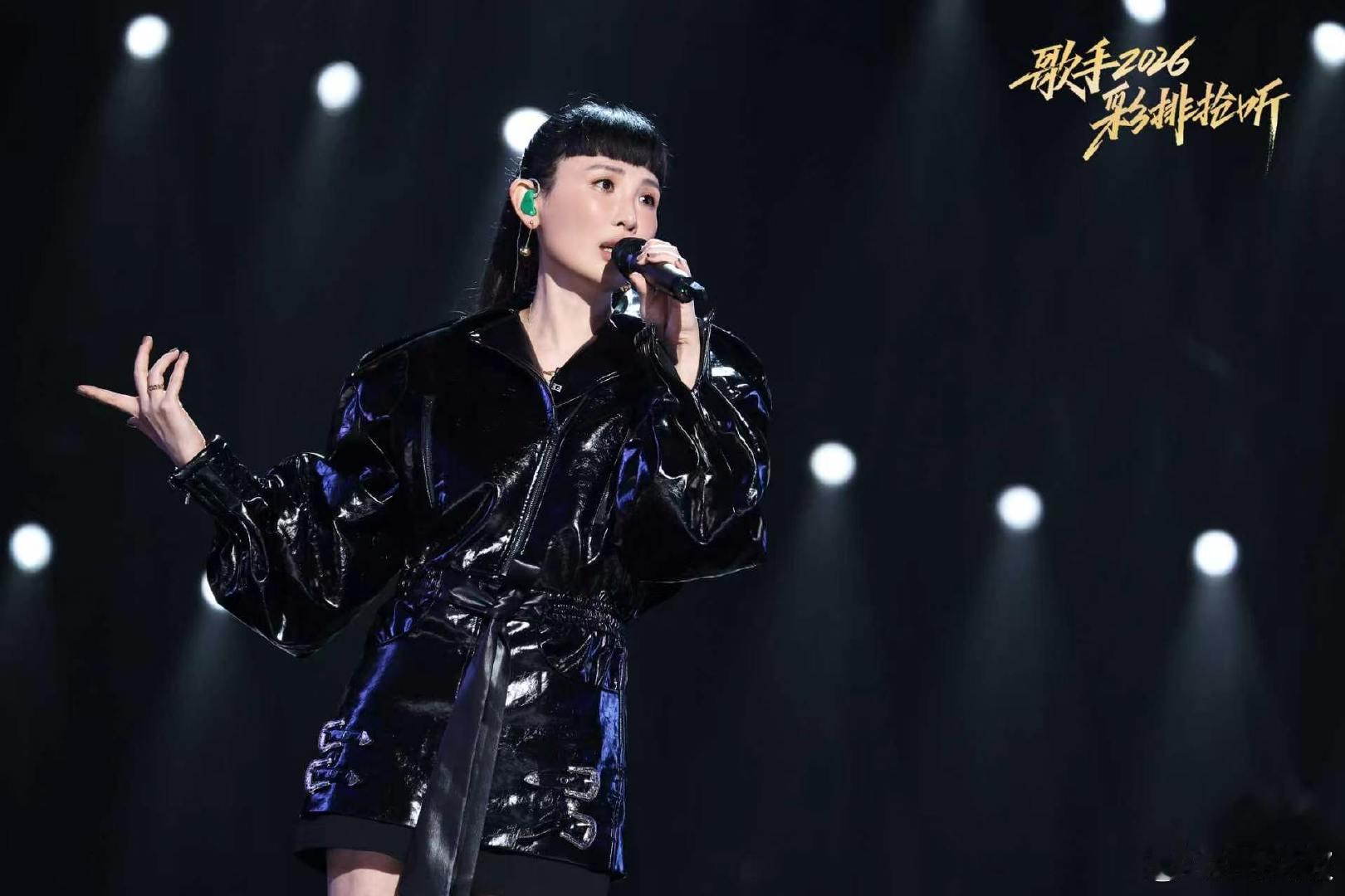 歌手排名歌手直播歌手2026 逐光的人终会站上属于自己的舞台，今晚所有的聚光灯都