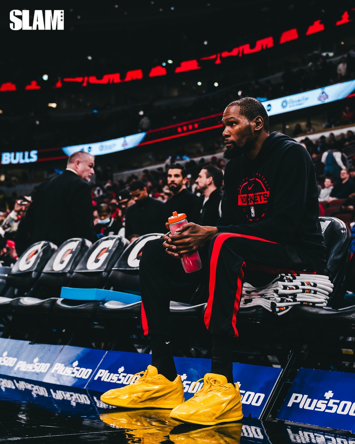 据几位观看杜兰特训练的人透露，杜兰特对于这次时机不佳的伤病感到非常沮丧。在常规赛