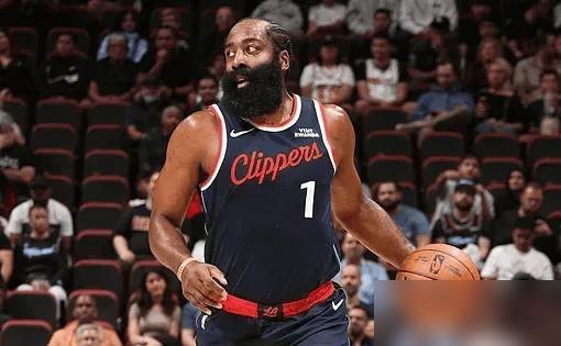 快船更衣室炸了！哈登走前，泰伦卢怒摔战术板，伦纳德面无表情一脚踢开。
 
你以为