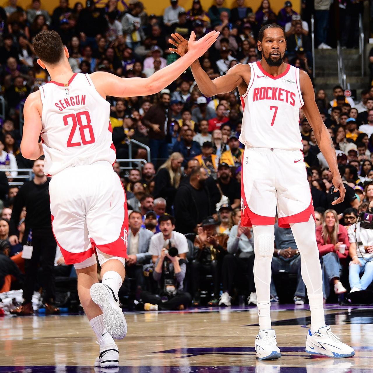 火箭队下一场比赛将在4月25号早上8点在自己的主场迎战强大的洛杉矶湖人队。杜兰特