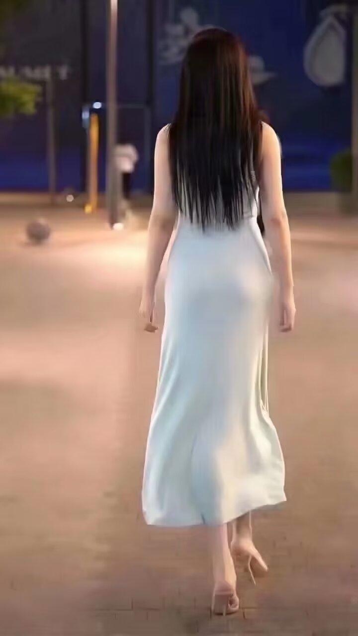 利益到位，陌生人就是朋友，利益消失，朋友就是陌生人。人走茶凉，是自然规律，人没走