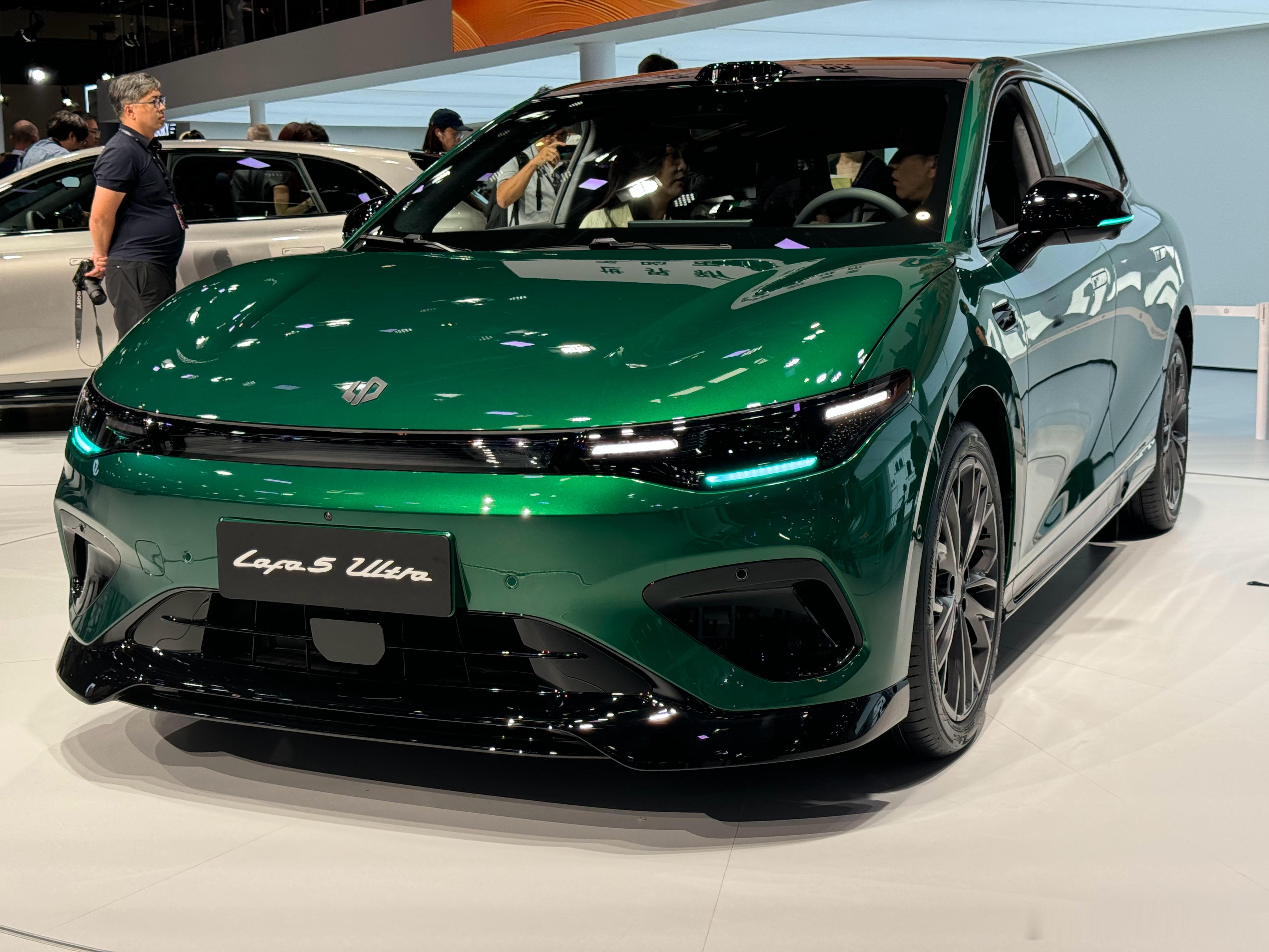 零跑Lafa5 Ultra今天在2026北京车展正式上市，推出500 Ultra