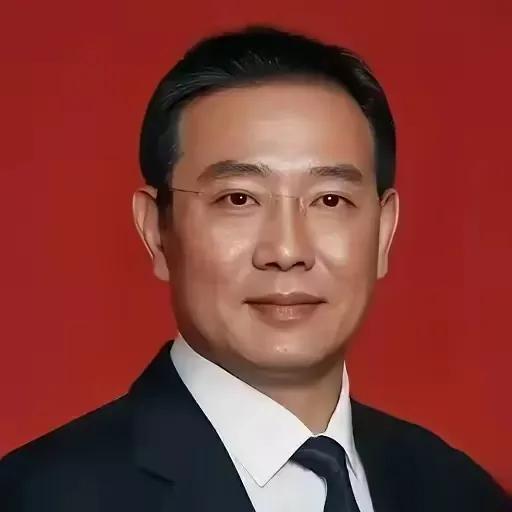 董事长说他是靠三句话成功的：
1、在家靠父母，出门靠朋友。
2、君子爱财，取之有