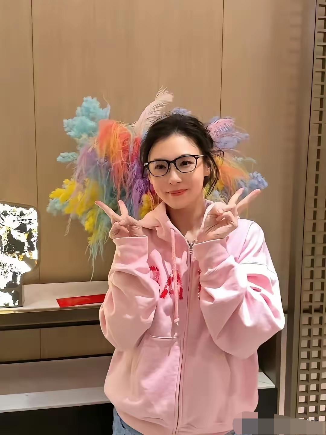 张柏芝是一个美丽能干，善良厉害的女人，人美心善，多才多艺，母爱无边，贤惠，孝顺，