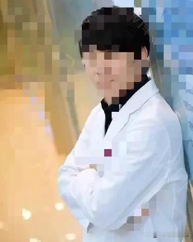 湖南永顺某卫生院已婚女医生曹某与已婚男同事罗某，先于车内发生关系，30余日后在宿