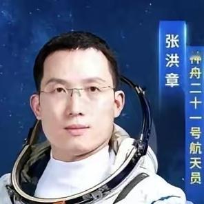 山东滨州的张洪章也太顶了吧！不是飞行员、没待过空军，居然靠“玩电池”坐神舟二十一