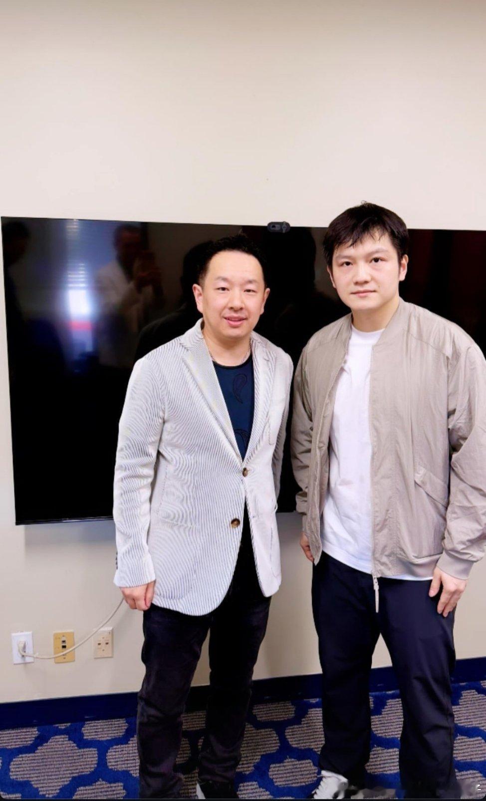 TTA的创建人Shen Hailong分享了观看MLTT总决赛后和樊振东的合影?