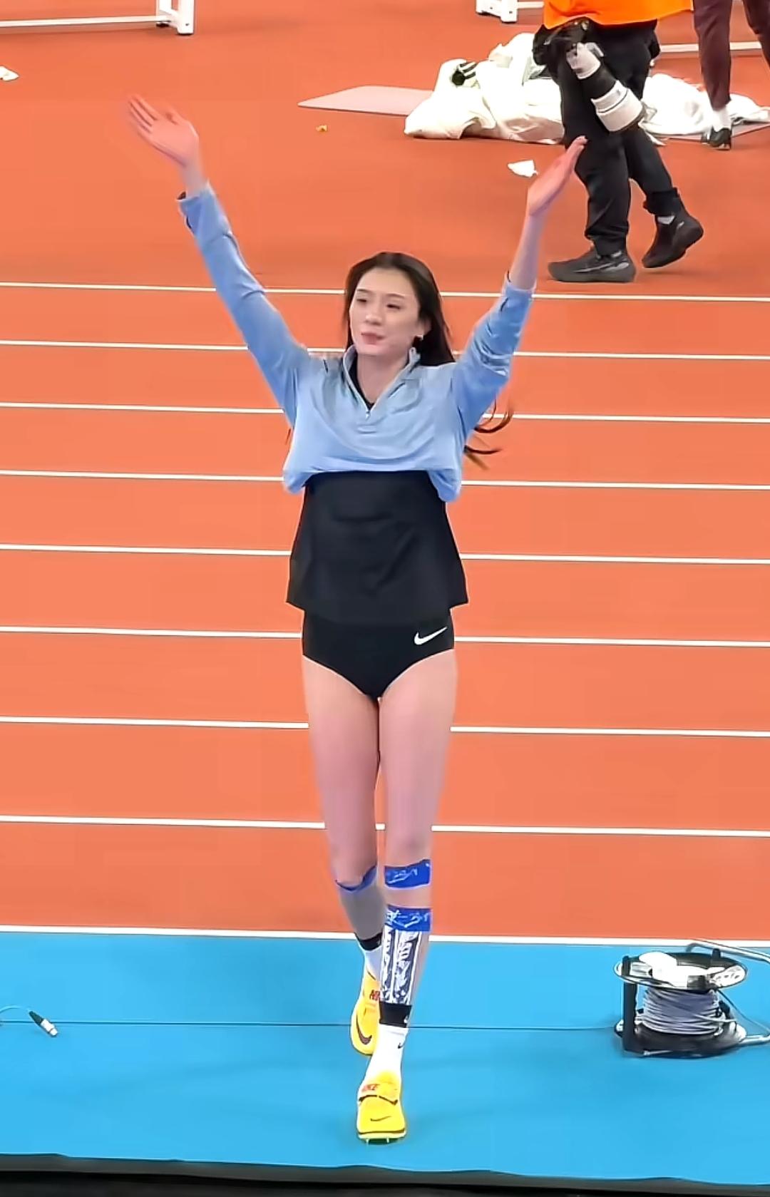 卫冕冠军陆家雯虽然这次“只”获得了第二名，但是表现已经非常棒了，这身材以后当个超