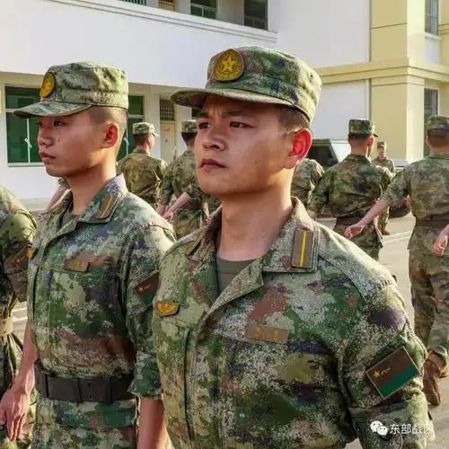 新毕业的军官们开始培训了，以前都是哪里来的回哪里，现在可不一样了，是不能回户籍所