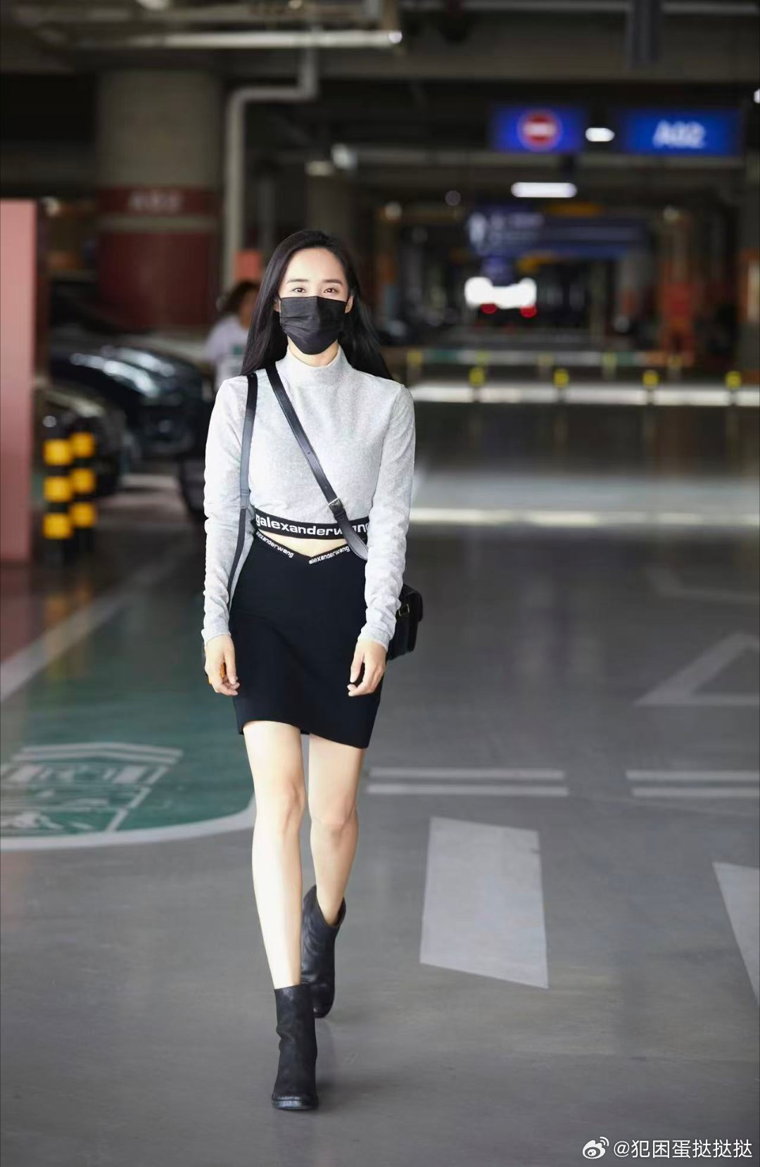 运动感与力量感并存，每一寸线条都透着自律与活力。健康舒展的体态，阳光利落的气质，