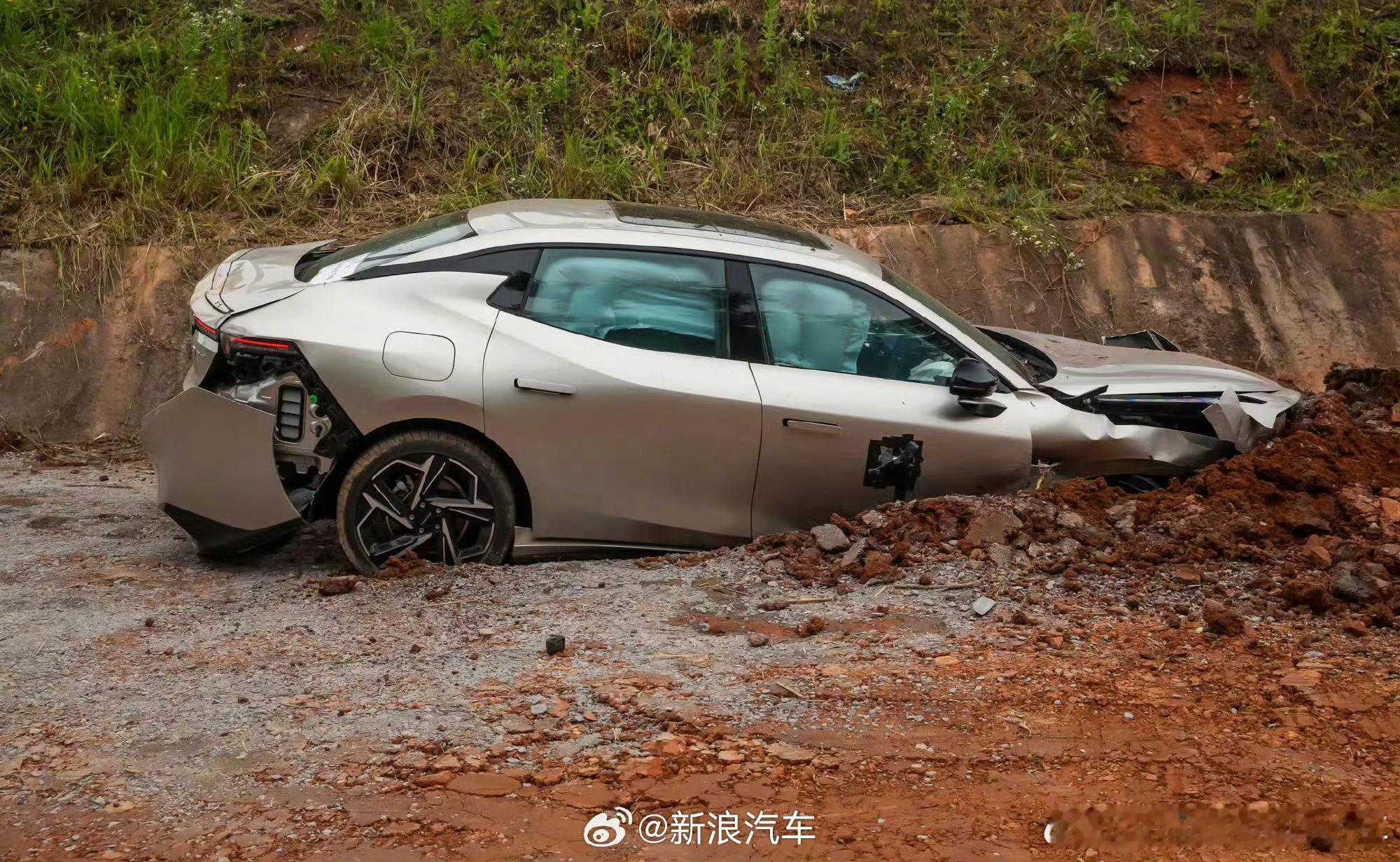 #留给领克的安全测试项目不多了#这几年安全测试的项目也很卷，大到整车的正碰侧碰追