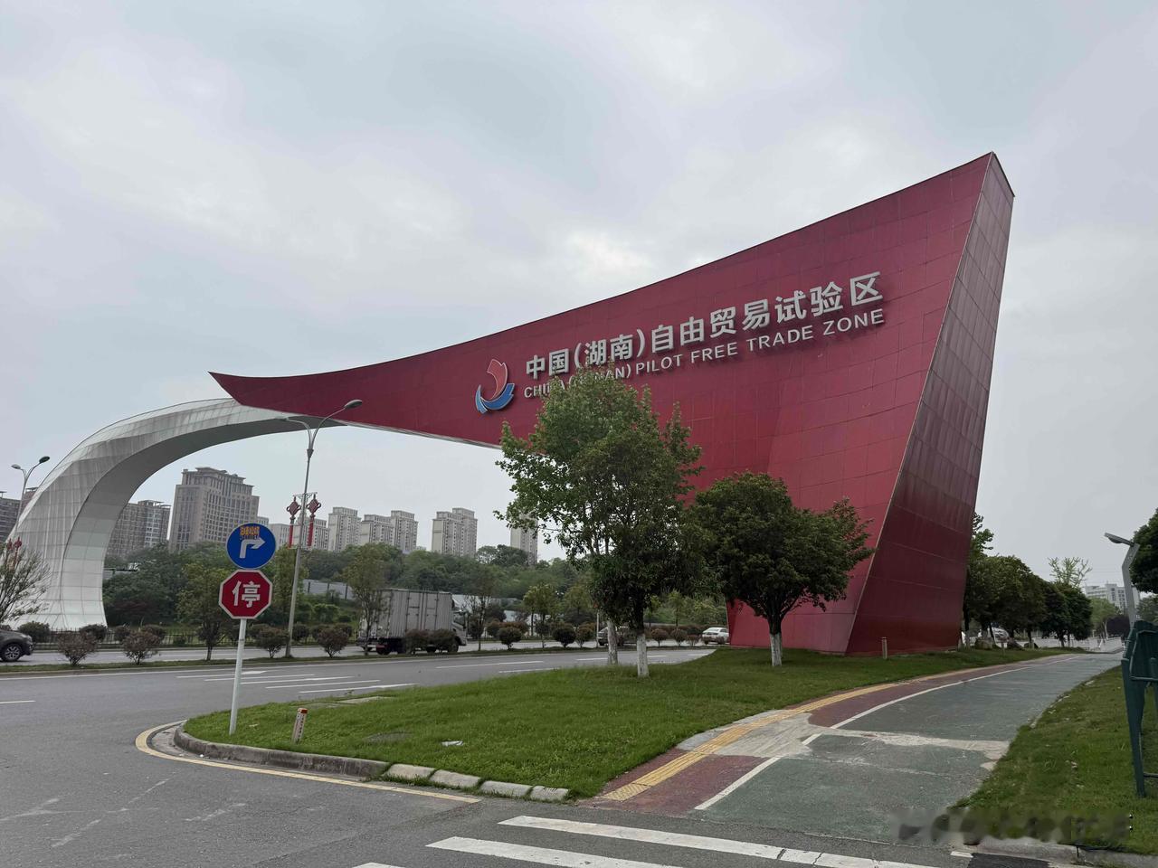 作为一名湖南人，第一次在自己的省会城市认真停下来走一走，奈何出门没研究天气，也没