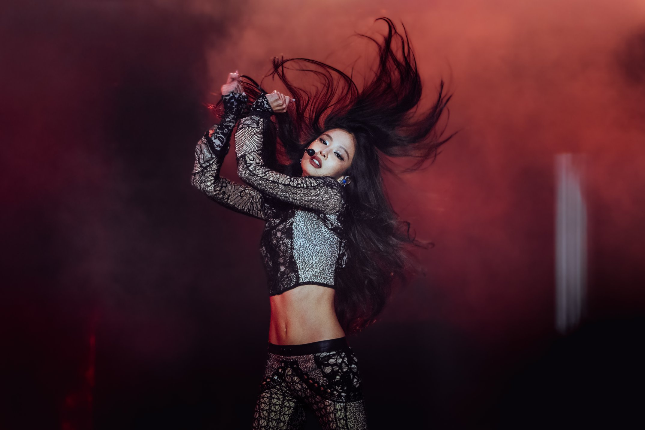 Yde News盛赞JENNIE的罗斯基勒音乐节表演“Jennie让橙色舞台燃起