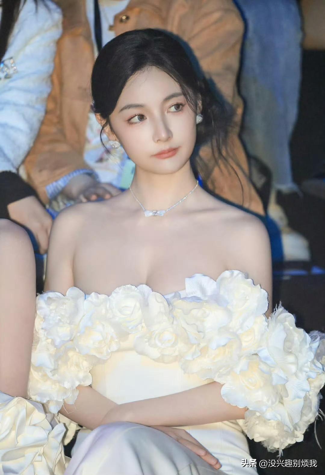 赵粤线下生图，颜值感觉一般，不过身材还不错 ​​​